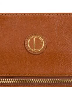 Pure Luxuries London Knook Leather Cross-Body Bag -Pure Luxuries shop unnamed file 1035 scaled