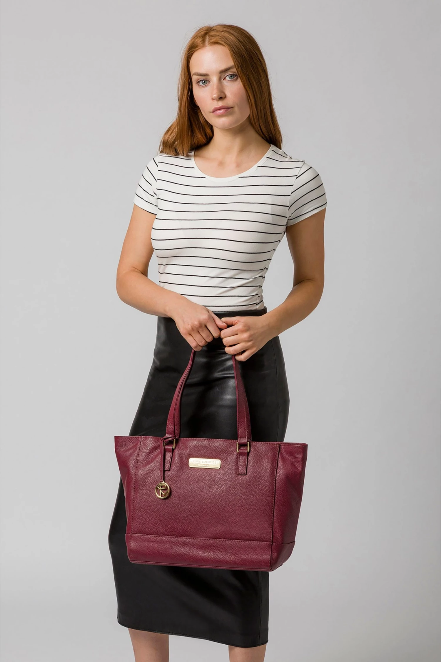 Pure Luxuries London Sophie Leather Tote Bag Navy 4 Pure Luxuries London Sophie Leather Tote Bag Navy - Image 2