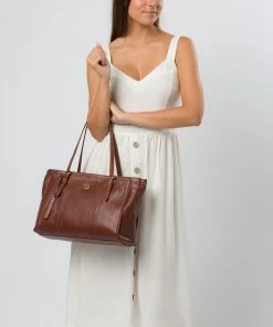 Pure Luxuries London Wollerton Leather Tote Bag Vintage Dark Tan 19 Pure Luxuries London Wollerton Leather Tote Bag Vintage Dark Tan -Pure Luxuries shop unnamed file 1105 scaled