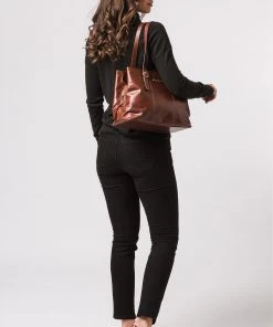 Pure Luxuries London Rosie Vegetable Tanned Leather Handbag Black 17 Pure Luxuries London Rosie Vegetable Tanned Leather Handbag Black -Pure Luxuries shop unnamed file 1186 scaled