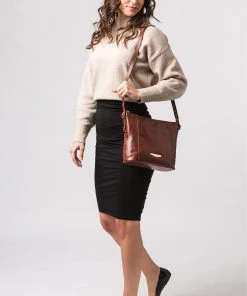 Pure Luxuries London Dee Vegetable Tanned Leather Shoulder Bag Italian Tan Brown -Pure Luxuries shop unnamed file 1201 scaled