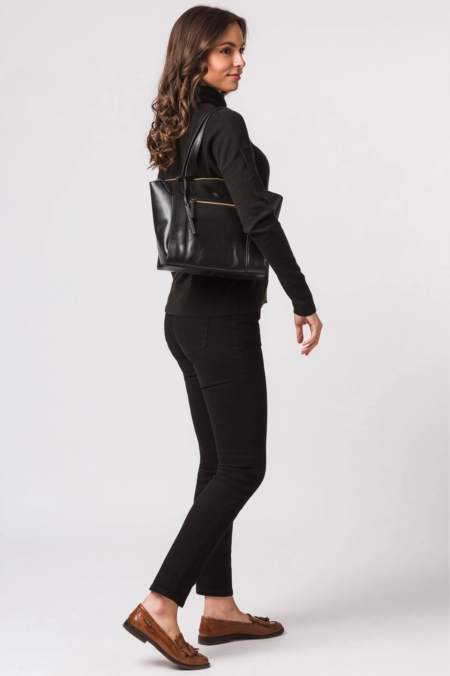 Pure Luxuries London Jura Leather Handbag Vintage Black 4 Pure Luxuries London Jura Leather Handbag Vintage Black - Image 2