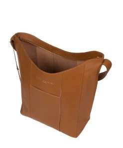 Pure Luxuries London Saddle Tan Winchester Leather Shoulder Bag 12 Pure Luxuries London Saddle Tan Winchester Leather Shoulder Bag -Pure Luxuries shop unnamed file 1243 scaled