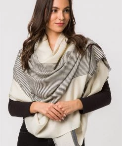 Pure Luxuries London White Pixel Cashmere & Merino Wool Throw