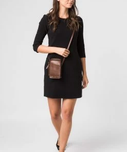 Pure Luxuries London Cambourne Vegetable Tanned Leather Cross-Body Phone Bag Saddle Tan -Pure Luxuries shop unnamed file 136 scaled