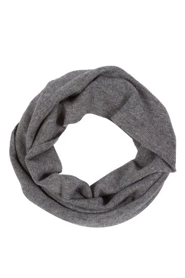 Pure Luxuries London Holker Cashmere & Merino Wool Snood Chilli Red 12 Pure Luxuries London Holker Cashmere & Merino Wool Snood Chilli Red - Image 10