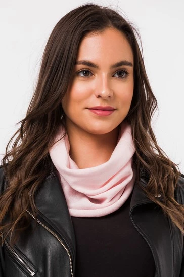 Pure Luxuries London Holker Cashmere & Merino Wool Snood Chilli Red 14 Pure Luxuries London Holker Cashmere & Merino Wool Snood Chilli Red - Image 12