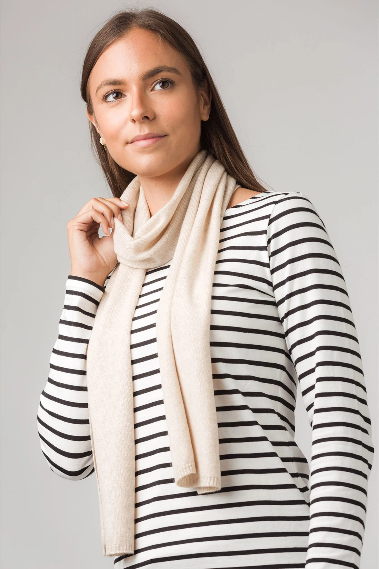 Pure Luxuries London Pure Luxuries London Cream Oxford Cashmere Scarf 4 Pure Luxuries London Pure Luxuries London Cream Oxford Cashmere Scarf - Image 2