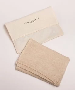 Pure Luxuries London Pure Luxuries London Cream Oxford Cashmere Scarf 12 Pure Luxuries London Pure Luxuries London Cream Oxford Cashmere Scarf -Pure Luxuries shop unnamed file 1405 scaled