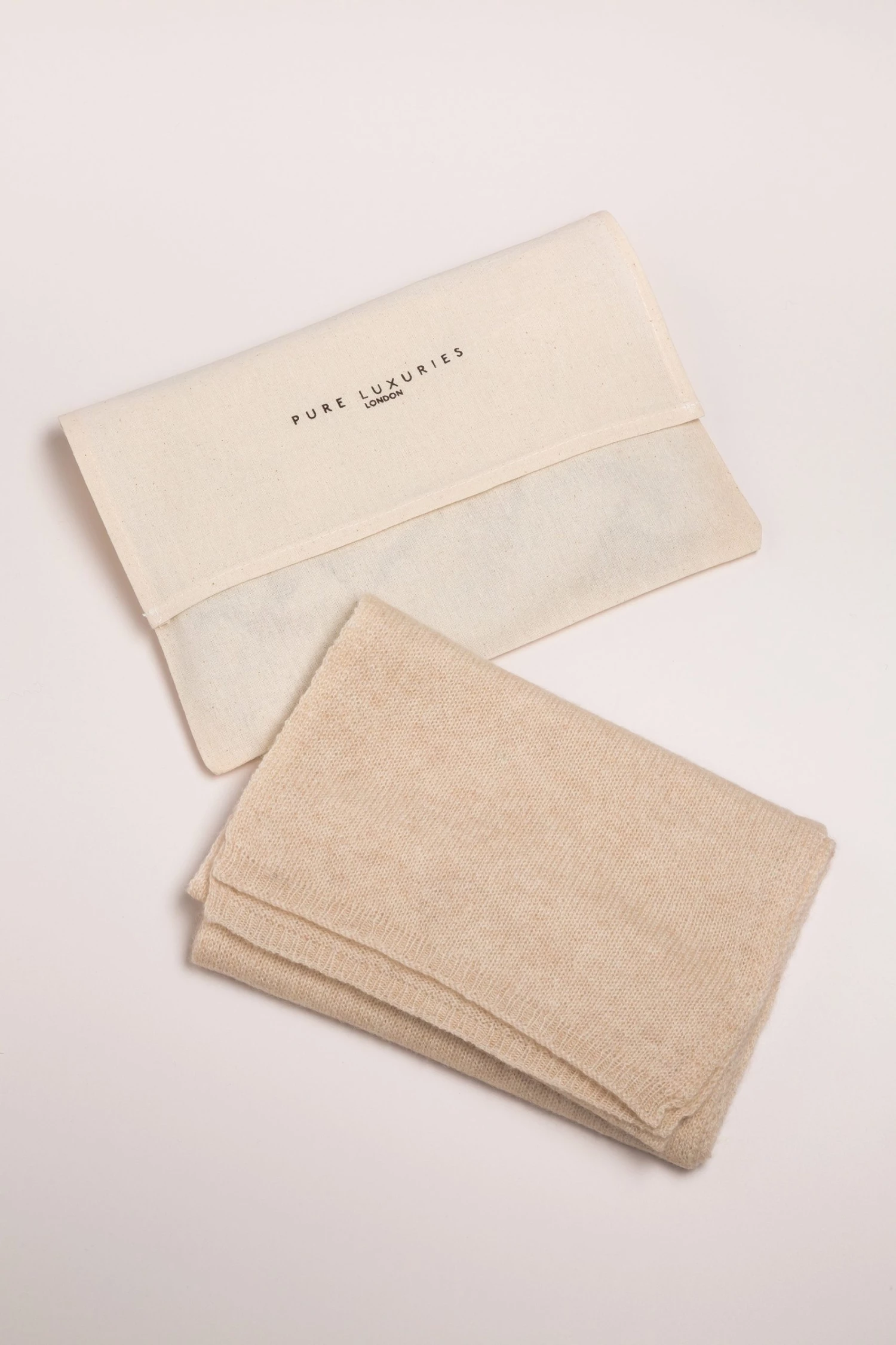 Pure Luxuries London Pure Luxuries London Cream Oxford Cashmere Scarf 7 Pure Luxuries London Pure Luxuries London Cream Oxford Cashmere Scarf - Image 5