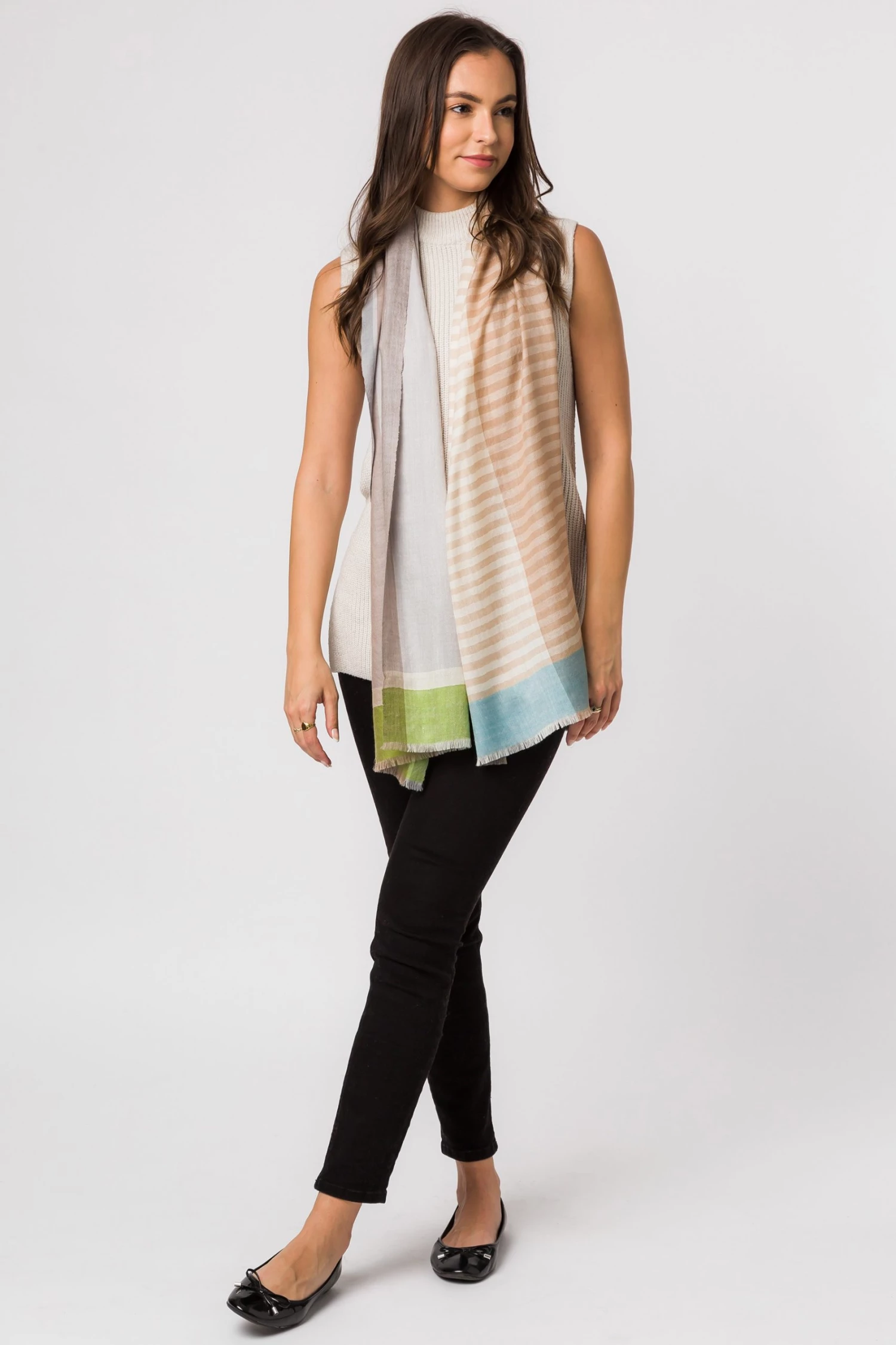 Pure Luxuries London Cream Charon Cashmere & Merino Wool Pashmina Scarf 5 Pure Luxuries London Cream Charon Cashmere & Merino Wool Pashmina Scarf - Image 3