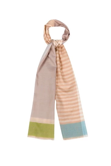 Pure Luxuries London Cream Charon Cashmere & Merino Wool Pashmina Scarf 7 Pure Luxuries London Cream Charon Cashmere & Merino Wool Pashmina Scarf - Image 5