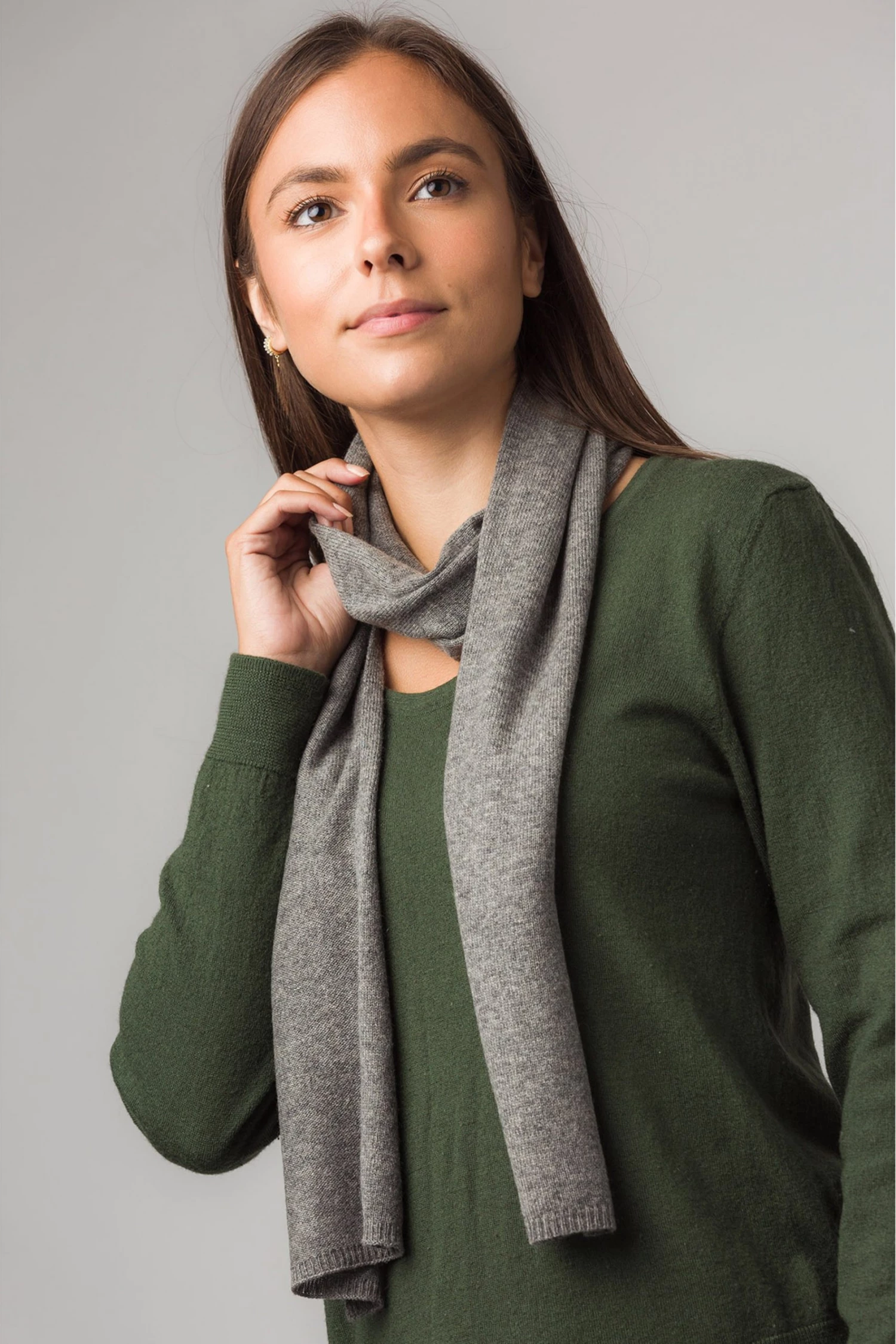 Pure Luxuries London Pure Luxuries London Grey Oxford Cashmere Scarf 4 Pure Luxuries London Pure Luxuries London Grey Oxford Cashmere Scarf - Image 2