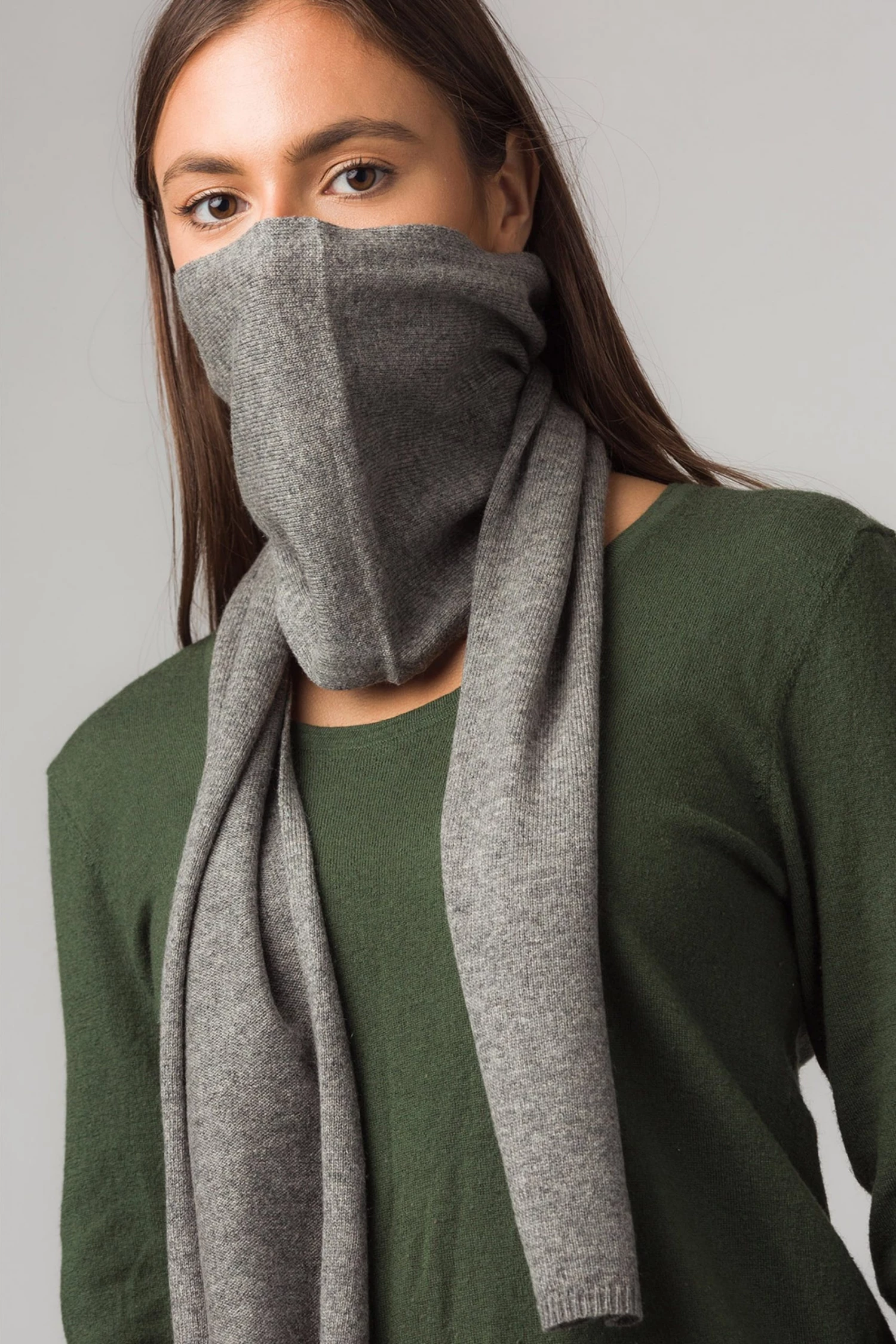 Pure Luxuries London Pure Luxuries London Grey Oxford Cashmere Scarf 5 Pure Luxuries London Pure Luxuries London Grey Oxford Cashmere Scarf - Image 3