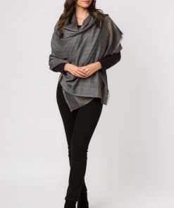 Pure Luxuries London Grey Aspect Cashmere & Merino Wool Throw -Pure Luxuries shop unnamed file 1448 scaled