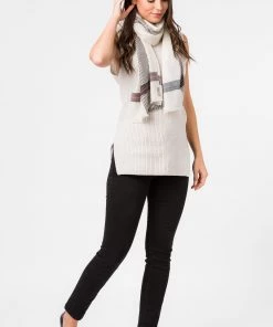 Pure Luxuries London White Pixel Cashmere & Merino Wool Scarf -Pure Luxuries shop unnamed file 1474 scaled