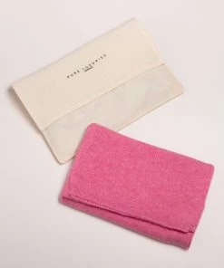 Pure Luxuries London Pink Oxford 100% Cashmere Scarf 8 Pure Luxuries London Pink Oxford 100% Cashmere Scarf -Pure Luxuries shop unnamed file 1540 scaled