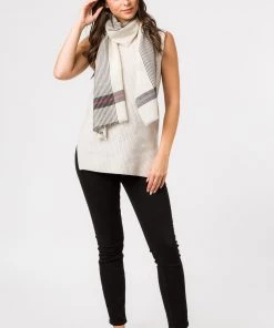 Pure Luxuries London White Pixel Cashmere & Merino Wool Pashmina Scarf -Pure Luxuries shop unnamed file 1544 scaled