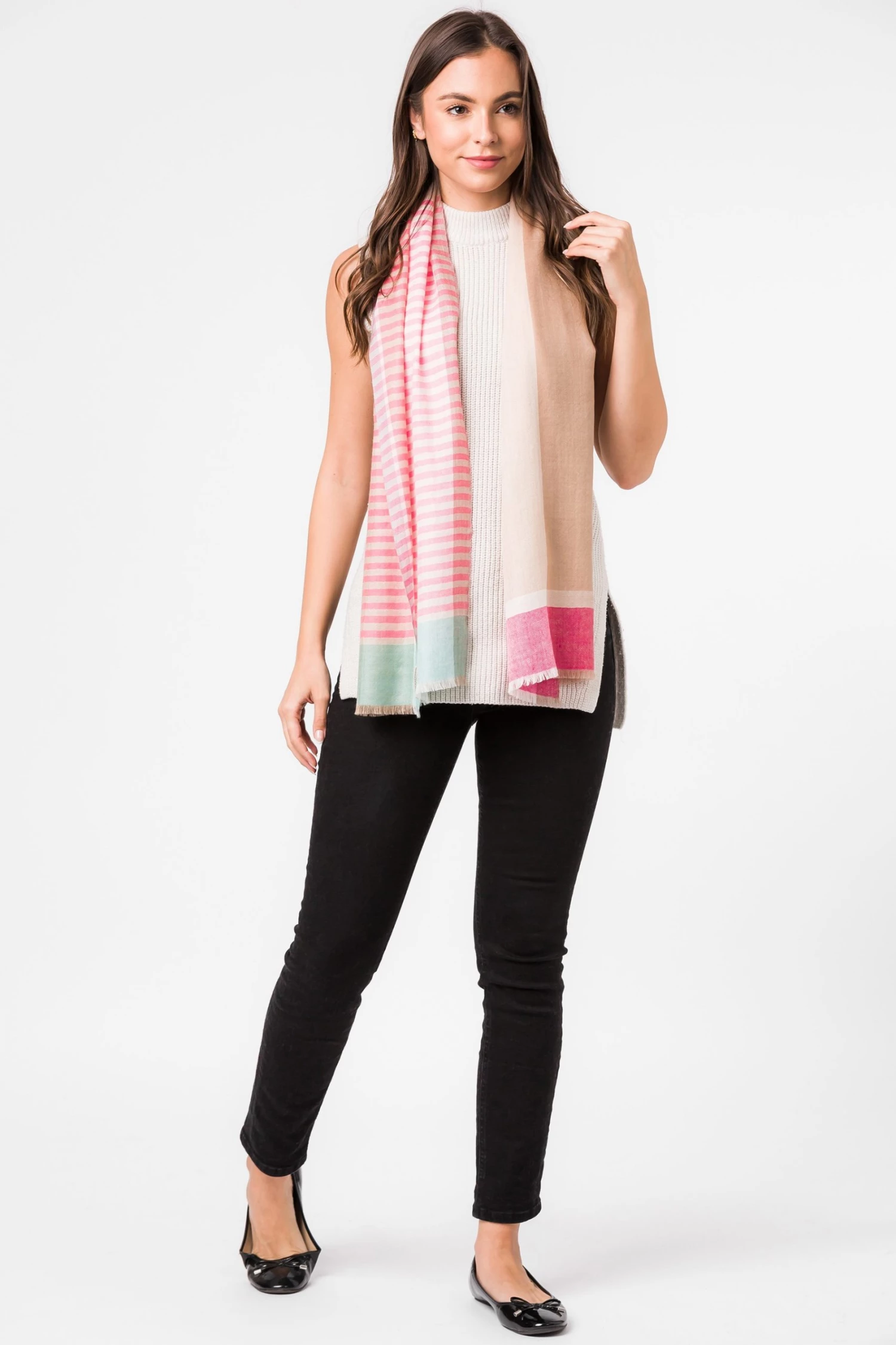 Pure Luxuries London Pink Zenith Cashmere & Merino Wool Scarf 5 Pure Luxuries London Pink Zenith Cashmere & Merino Wool Scarf - Image 3