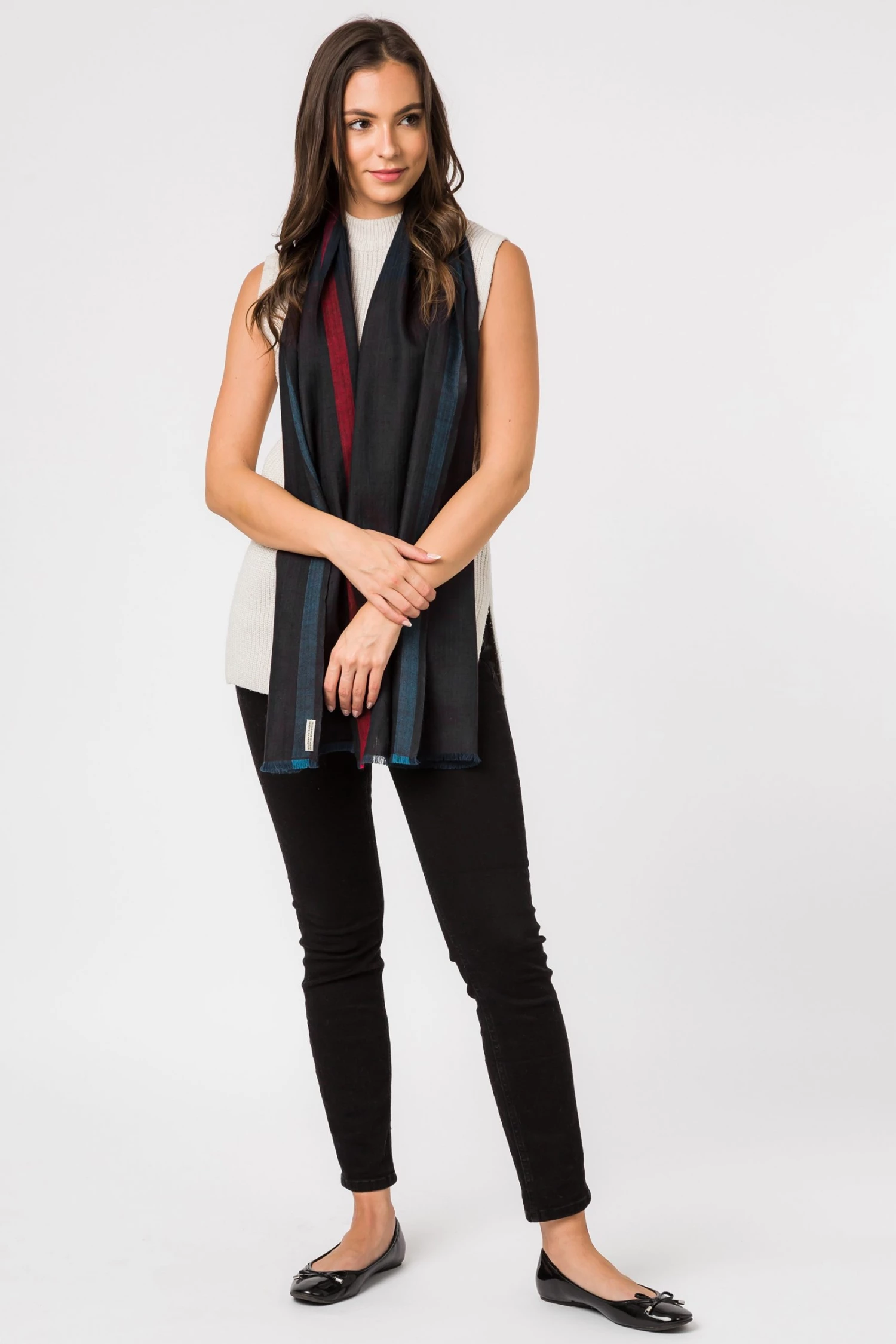 Pure Luxuries London Blue Gradient Cashmere & Merino Wool Pashmina 5 Pure Luxuries London Blue Gradient Cashmere & Merino Wool Pashmina - Image 3