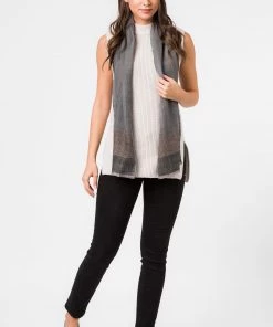 Pure Luxuries London Grey Aspect Cashmere & Merino Wool Scarf 9 Pure Luxuries London Grey Aspect Cashmere & Merino Wool Scarf -Pure Luxuries shop unnamed file 1598 scaled