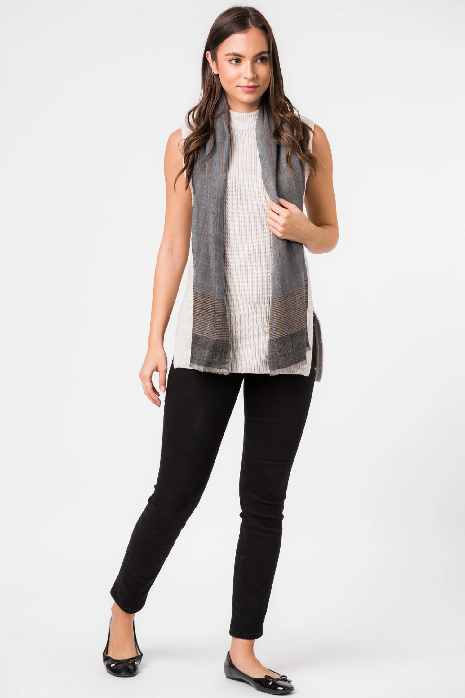 Pure Luxuries London Grey Aspect Cashmere & Merino Wool Scarf 5 Pure Luxuries London Grey Aspect Cashmere & Merino Wool Scarf - Image 3