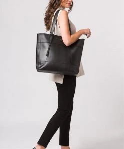 Pure Luxuries London Arundel Vegetable Tanned Leather Extra Large Shopper Bag Black -Pure Luxuries shop unnamed file 162 scaled