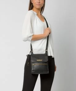 Pure Luxuries London Kempston Leather Cross-Body Bag Navy -Pure Luxuries shop unnamed file 170 scaled