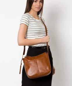 Pure Luxuries London Farlow Leather Shoulder Bag Vintage Black -Pure Luxuries shop unnamed file 1709 scaled