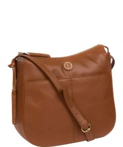 Pure Luxuries London Farlow Leather Shoulder Bag Vintage Black -Pure Luxuries shop unnamed file 1710 scaled