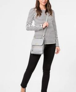 Pure Luxuries London Kempston Leather Cross-Body Bag Navy -Pure Luxuries shop unnamed file 172