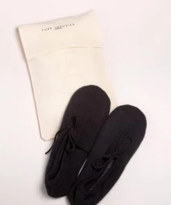 Pure Luxuries London Millom Cashmere & Merino Wool Slippers Foggy Grey -Pure Luxuries shop unnamed file 1816 scaled