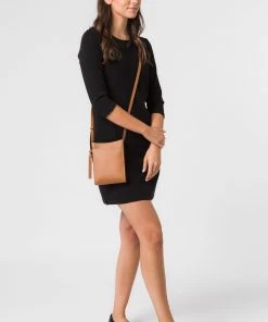 Pure Luxuries London Barton Vegetable Tanned Leather Cross-Body Phone Bag Ombre Chestnut -Pure Luxuries shop unnamed file 344 scaled