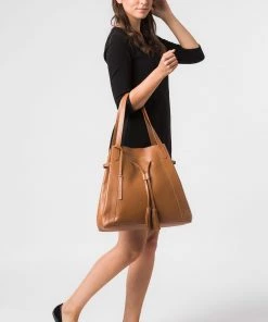 Pure Luxuries London Bembridge Vegetable Tanned Leather Extra Large Shoulder Bag Chestnut Brown -Pure Luxuries shop unnamed file 387 scaled