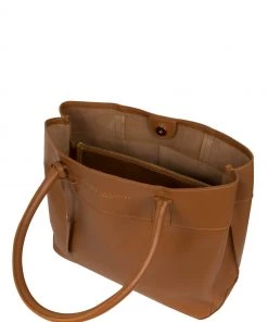 Pure Luxuries London Amesbury Vegetable-Tanned Leather Handbag Black -Pure Luxuries shop unnamed file 669 scaled