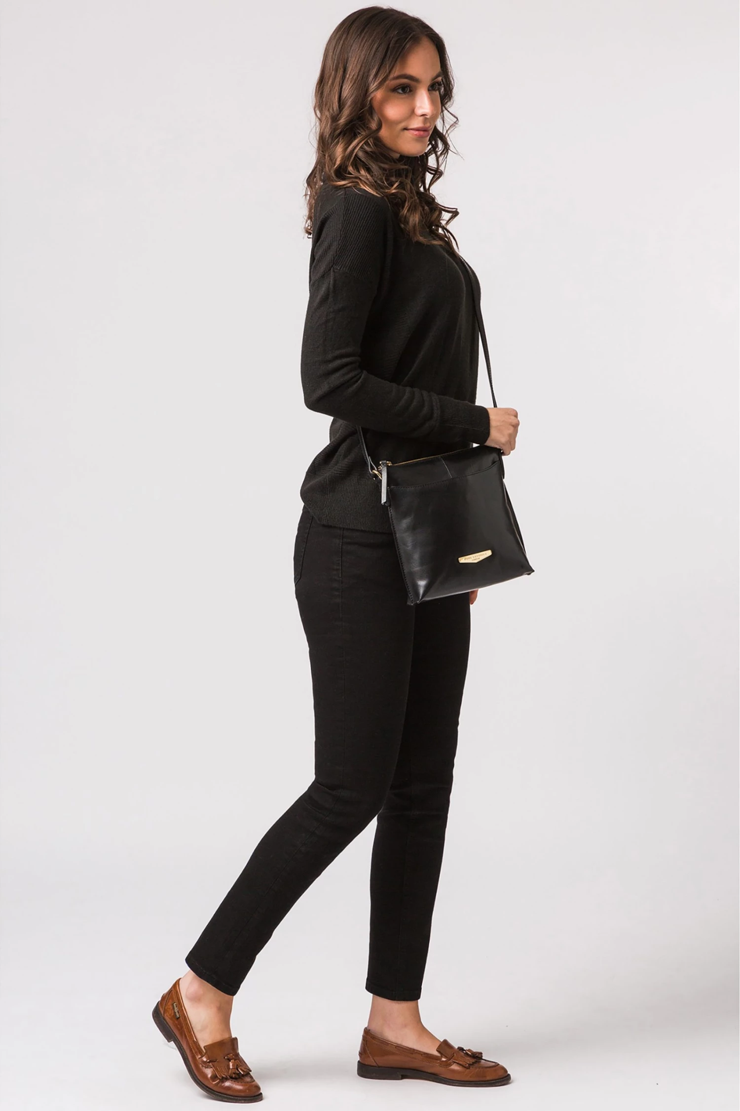 Pure Luxuries London Kimberley Vegetable Tanned Leather Cross-Body Bag Italian Tan 9 Pure Luxuries London Kimberley Vegetable Tanned Leather Cross-Body Bag Italian Tan - Image 7