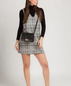 Pure Luxuries London Rosana Vegetable-Tanned Leather Cross-Body Bag Black -Pure Luxuries shop unnamed file 731 scaled