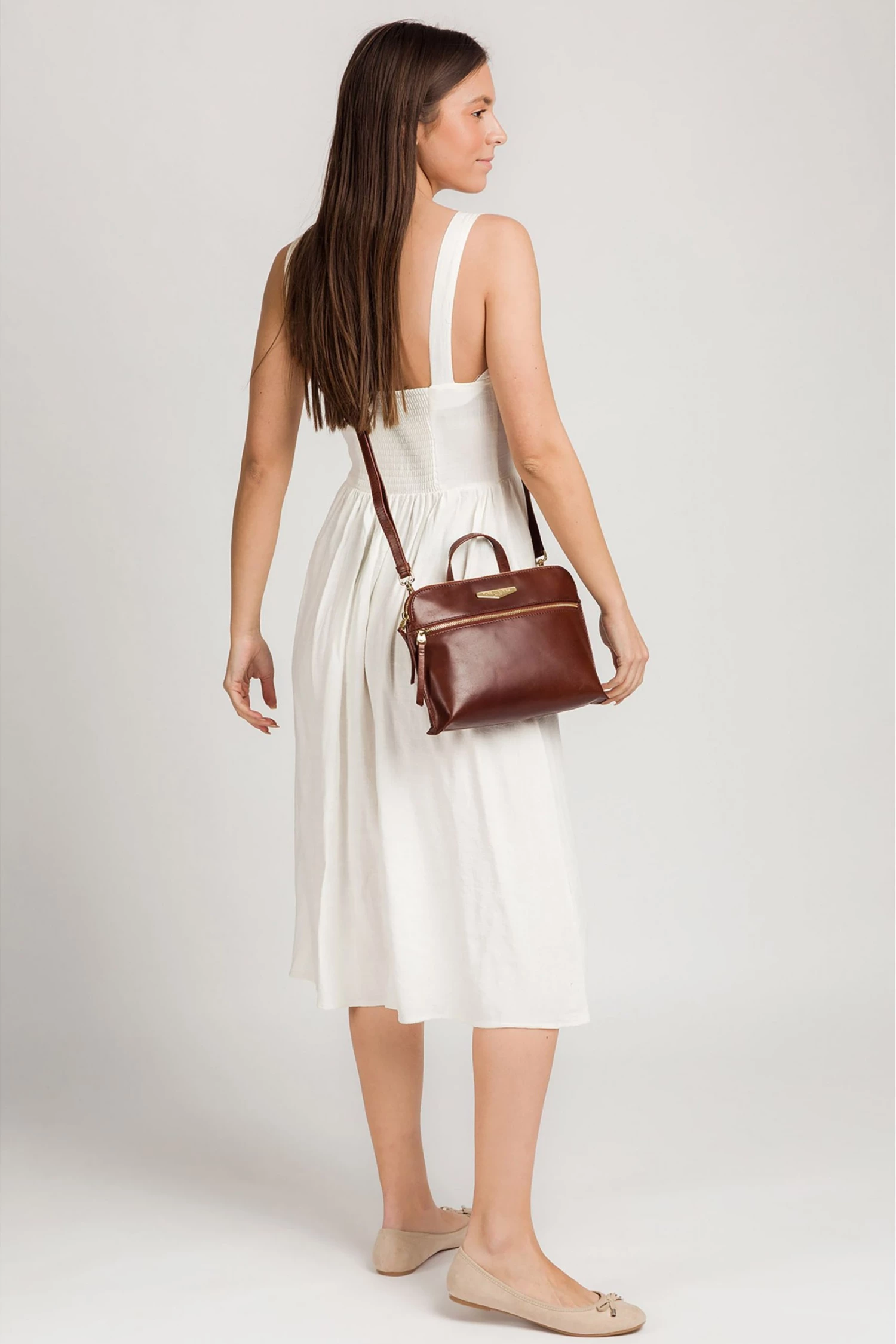 Pure Luxuries London Lauretta Vegetable-Tanned Leather Cross-Body Bag Italian Tan Brown 7 Pure Luxuries London Lauretta Vegetable-Tanned Leather Cross-Body Bag Italian Tan Brown - Image 5