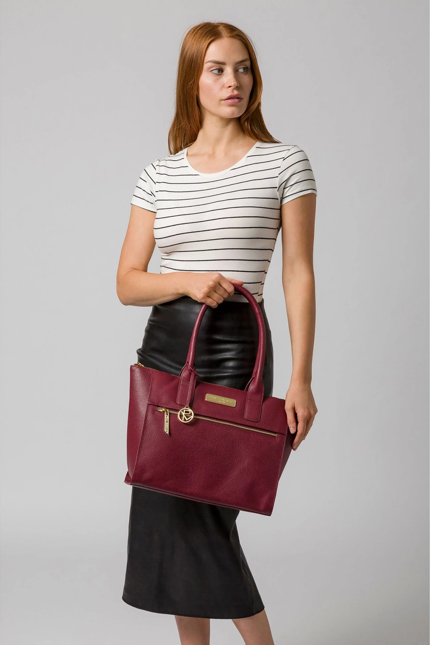 Pure Luxuries London Faye Leather Tote Bag Navy 8 Pure Luxuries London Faye Leather Tote Bag Navy - Image 6