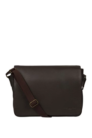 Pure Luxuries London Sanderson Leather Messenger Bag Brown 8 Pure Luxuries London Sanderson Leather Messenger Bag Brown - Image 6