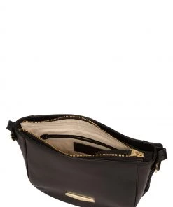 Pure Luxuries London Kaye Vegetable-Tanned Leather Shoulder Bag Black -Pure Luxuries shop unnamed file 881 scaled