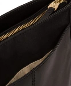 Pure Luxuries London Kaye Vegetable-Tanned Leather Shoulder Bag Black -Pure Luxuries shop unnamed file 882 scaled