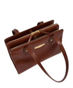 Pure Luxuries London Britt Vegetable Tanned Leather Handbag Italian Tan -Pure Luxuries shop unnamed file 889 scaled