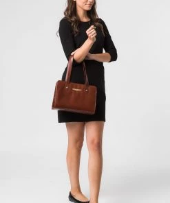 Pure Luxuries London Britt Vegetable Tanned Leather Handbag Italian Tan -Pure Luxuries shop unnamed file 891 scaled