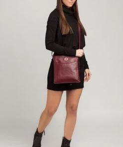 Pure Luxuries London Gilpin Leather Cross-Body Bag Black -Pure Luxuries shop unnamed file 95